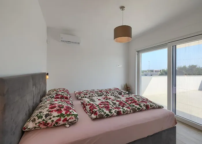 Mayla * Ližnjan